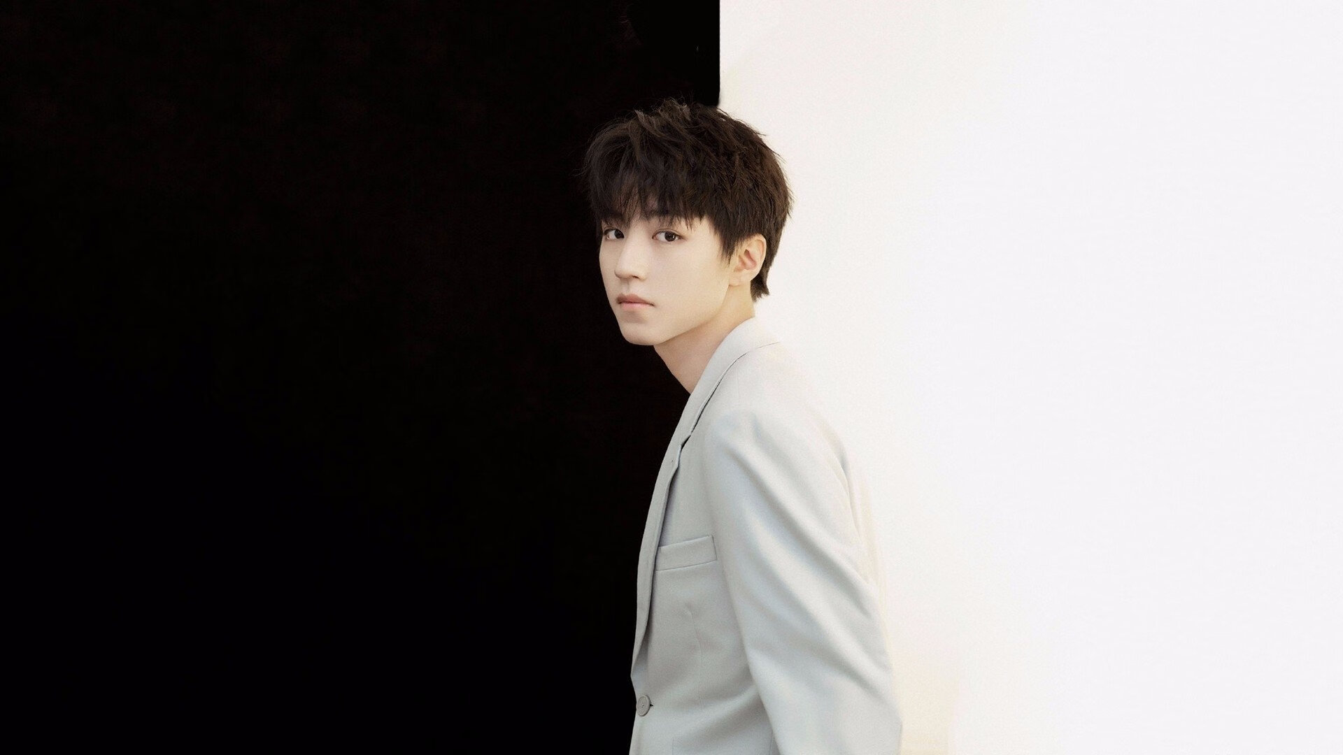 冬季飘雪徒步穿越，体验雪原的纯净与静谧，雪乡徒步穿越